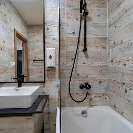 Ar Rezidencia Ludmanska 2 شقة كَشّا